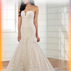 Elegant Strapless Lace Wedding Dress